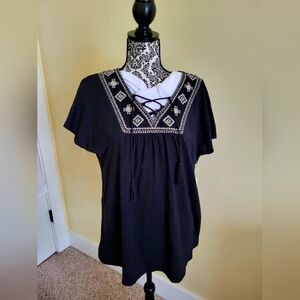NWT Women's SONOMA (Goods For LIFE by KOHLS) Lace Up Embrodered Tie-front Top.